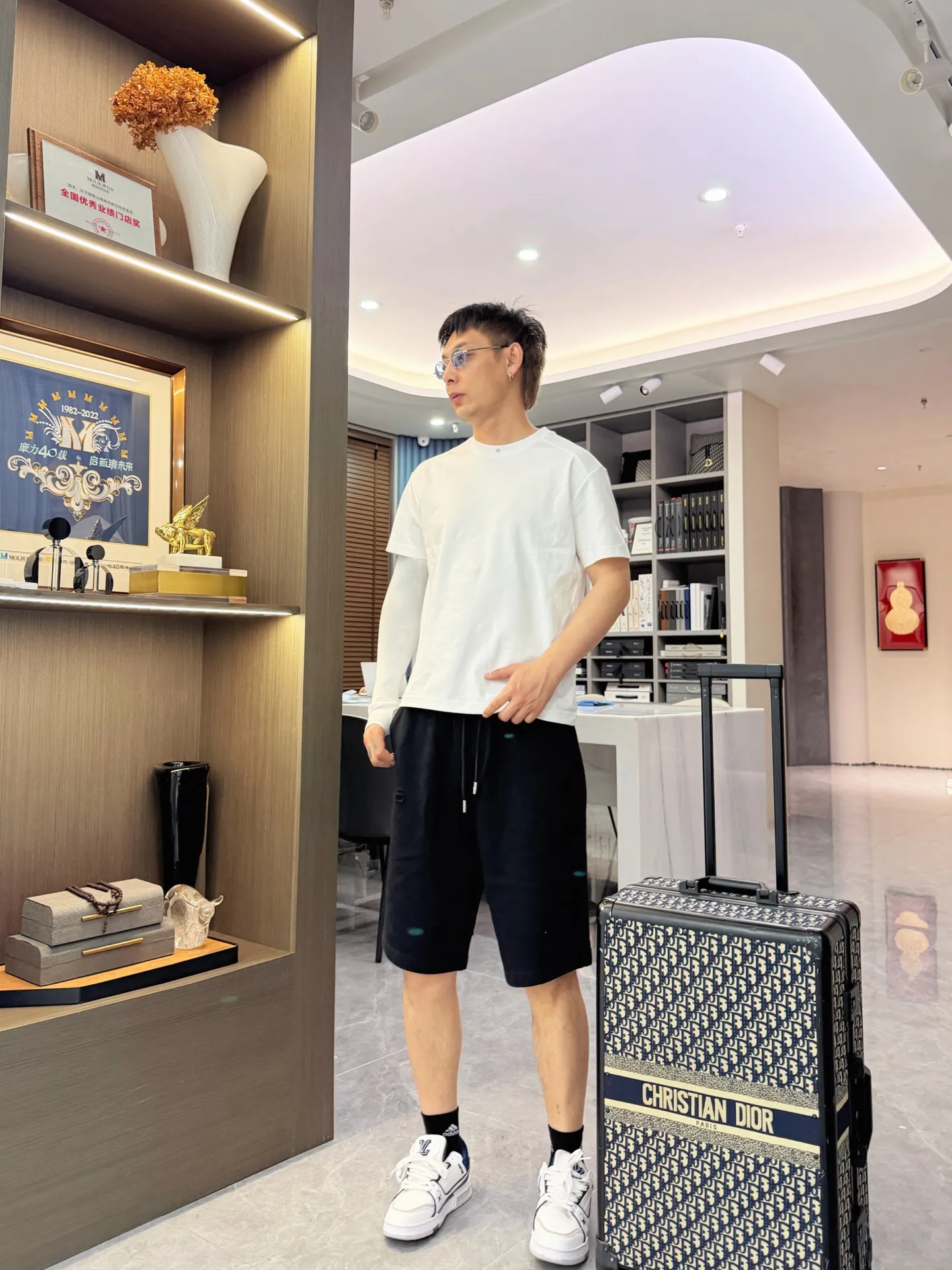 Balenciaga's three-standard complete 2026 summer New Arrival men's casual shorts, advanced custom-made Breathable fabric, Breathable fabric, extremely stretchy and comfortable, impeccable details, top-grade accessories, original logo design concept, delicate and soft feel! The upper body fit is awesome! Size: M-XXXL Please state your height and weight when ordering